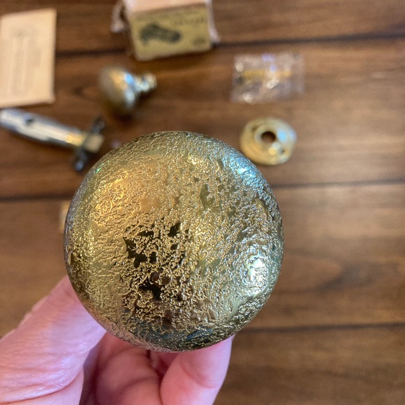 Vintage 1940s Dexter Etched Brass Latch Set 121 A 121 NOS - Picture 3 of 11